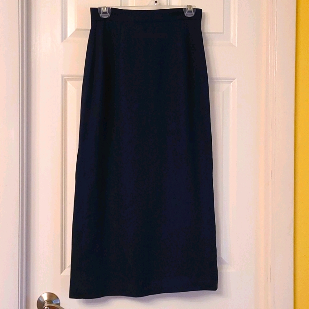 Navy blue 3/4 length skirt Size 4